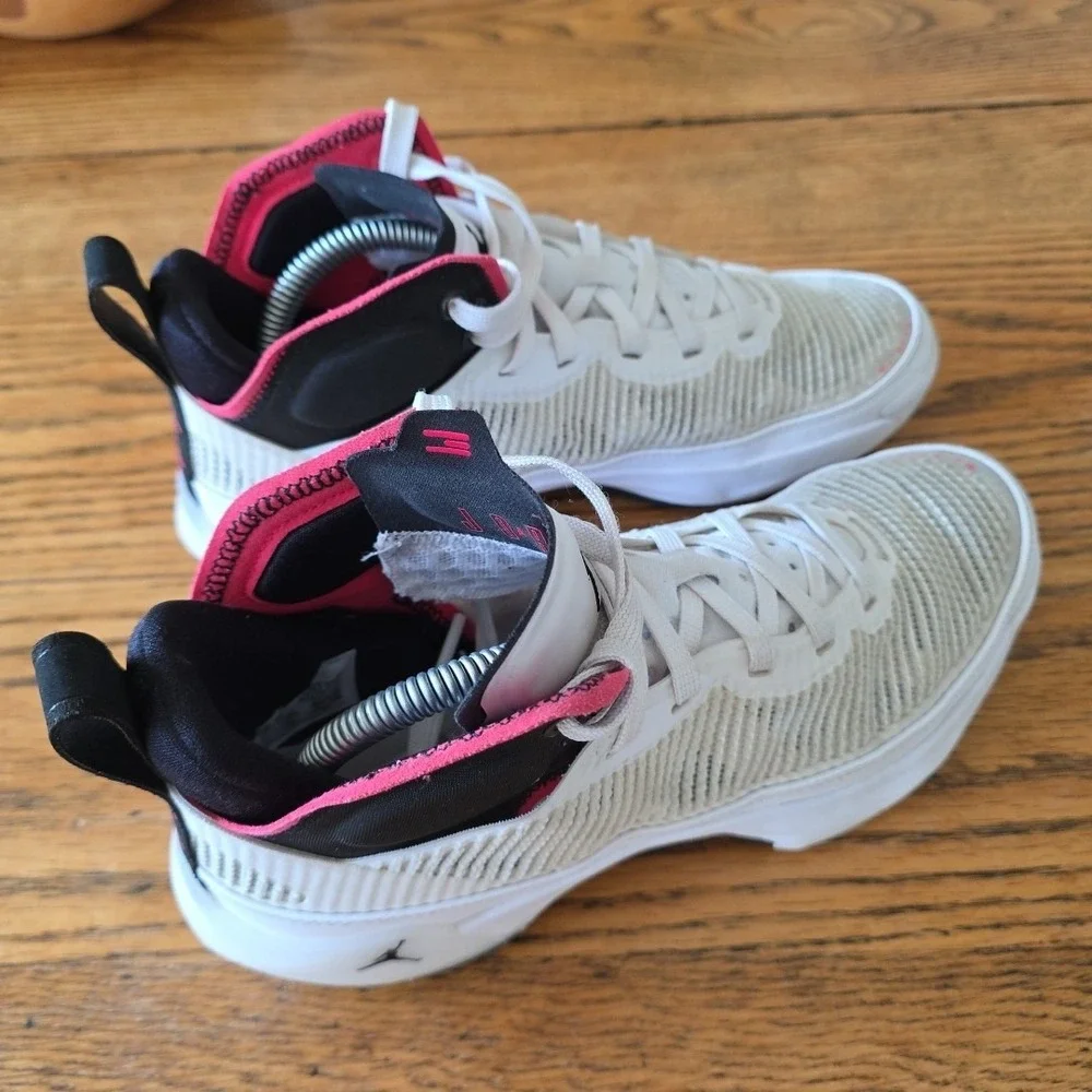Air Jordan 37 GS 'SIREN RED' Grade‎ School Men's Size 7 Dd7421-100